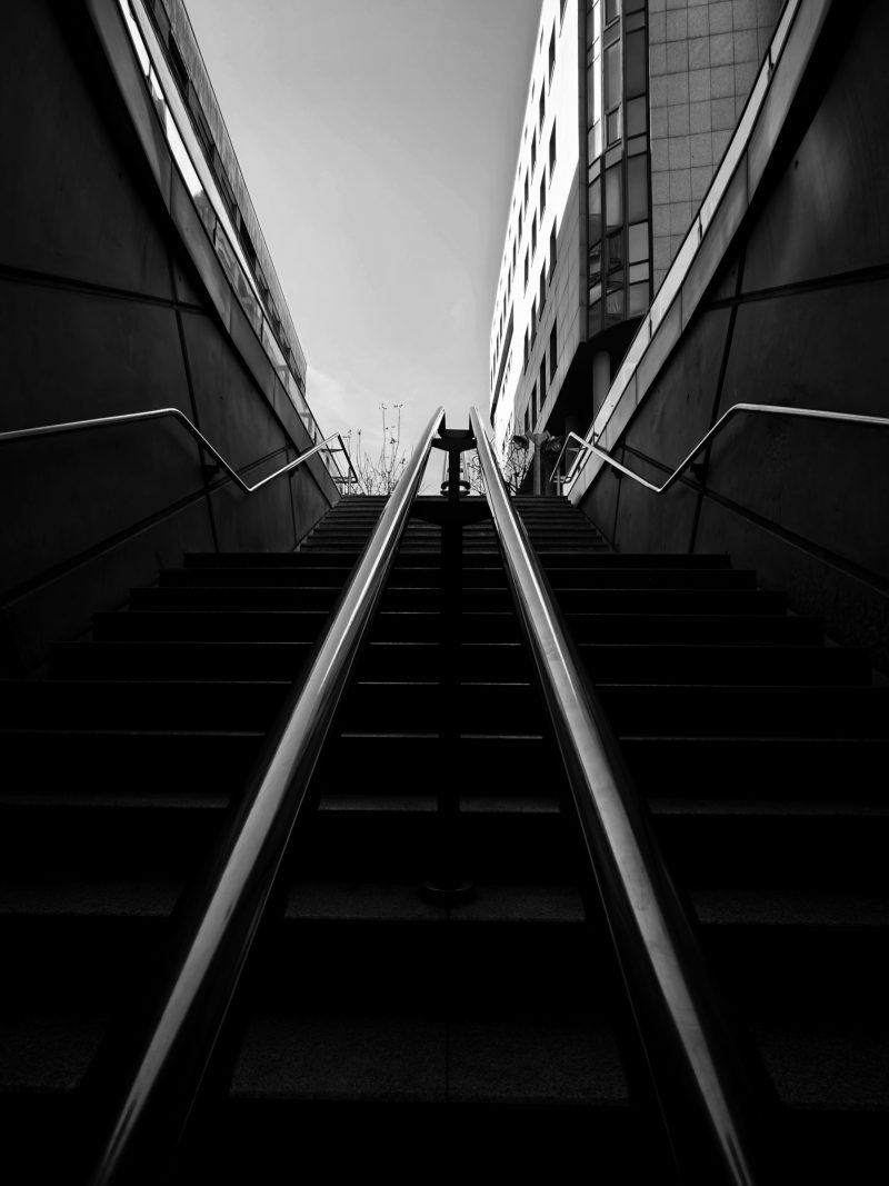 Metro Barakaldo 26 – Ascenso a la Luz – Fotografía creativa móvil en Barakaldo | Ibarakaldo