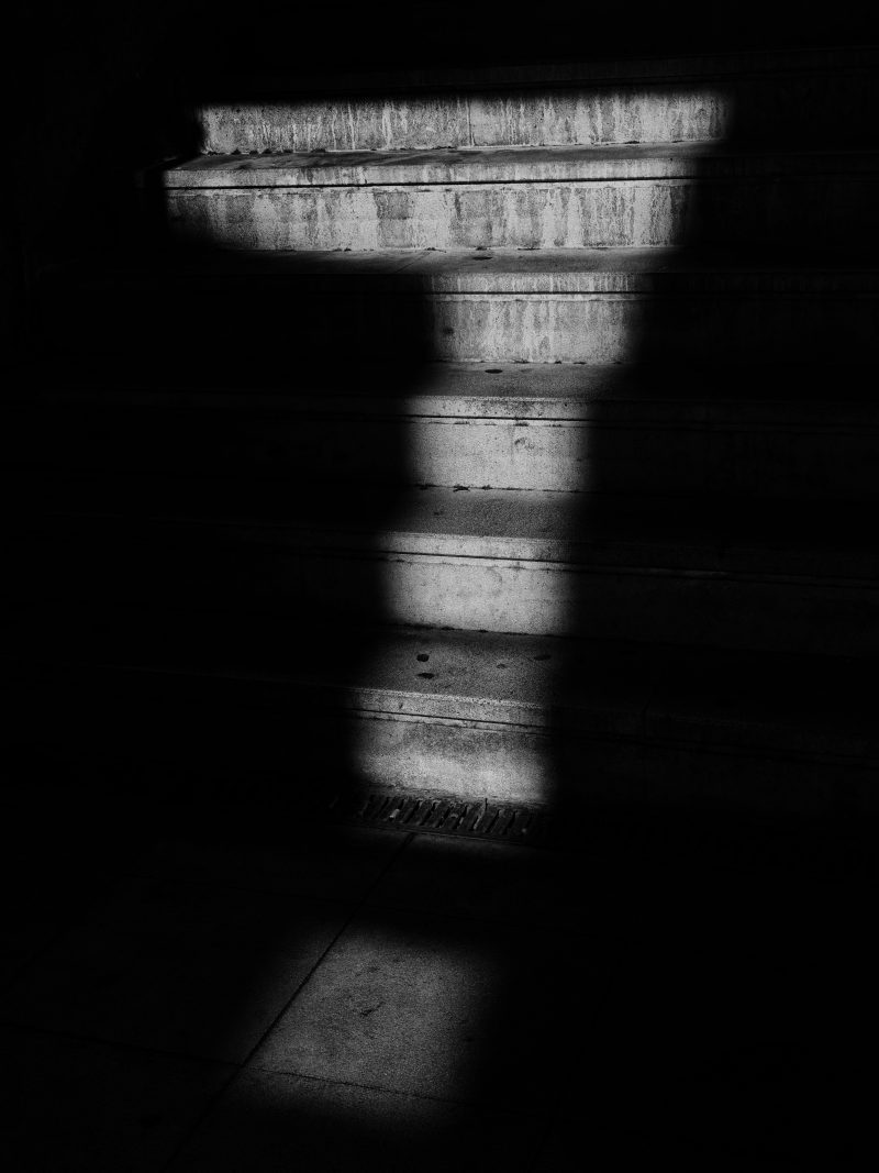 El Velo de la Ausencia – Fotografía creativa móvil en Barakaldo | Ibarakaldo