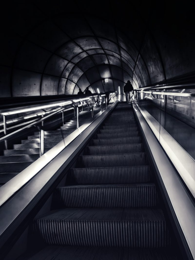 Metro Barakaldo 27 – El Corredor del Tiempo – Fotografía creativa móvil en Barakaldo | Ibarakaldo