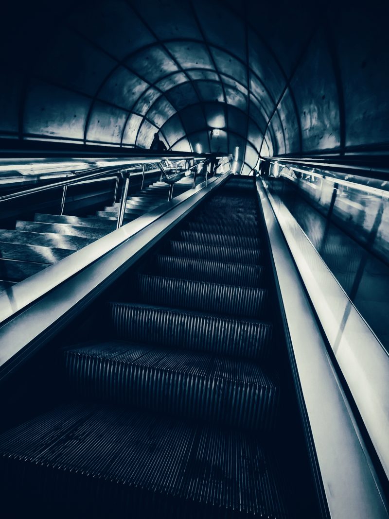 Metro Barakaldo 29 – Viaje al Infinito Oscuro – Fotografía creativa móvil en Barakaldo | Ibarakaldo