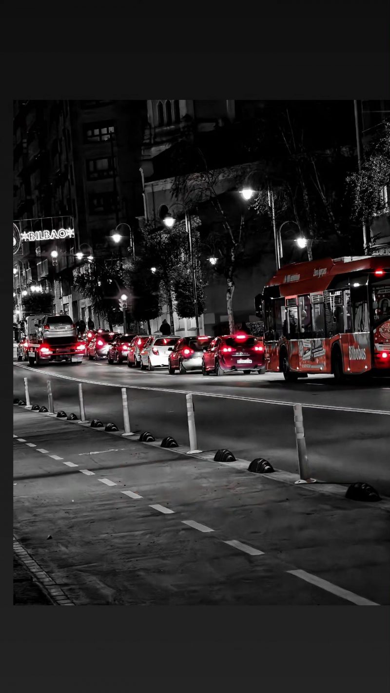 Desaturado Selectivo| Red Night | Momentos Splash (Cut Out). Fotografía Creativa Ibarakaldo