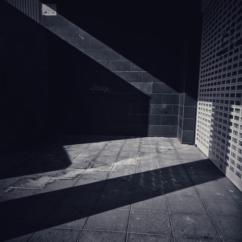 Diagonales de luz … – Fotografía creativa móvil en Barakaldo | Ibarakaldo