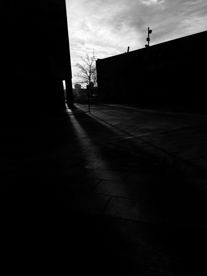 Donde la luz se rinde…. – Fotografía creativa móvil en Barakaldo | Ibarakaldo