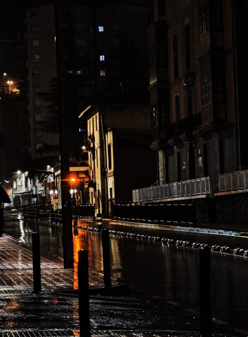 La Ciudad que nunca duerme, pero si llora…. – Fotografía creativa móvil en Barakaldo | Ibarakaldo