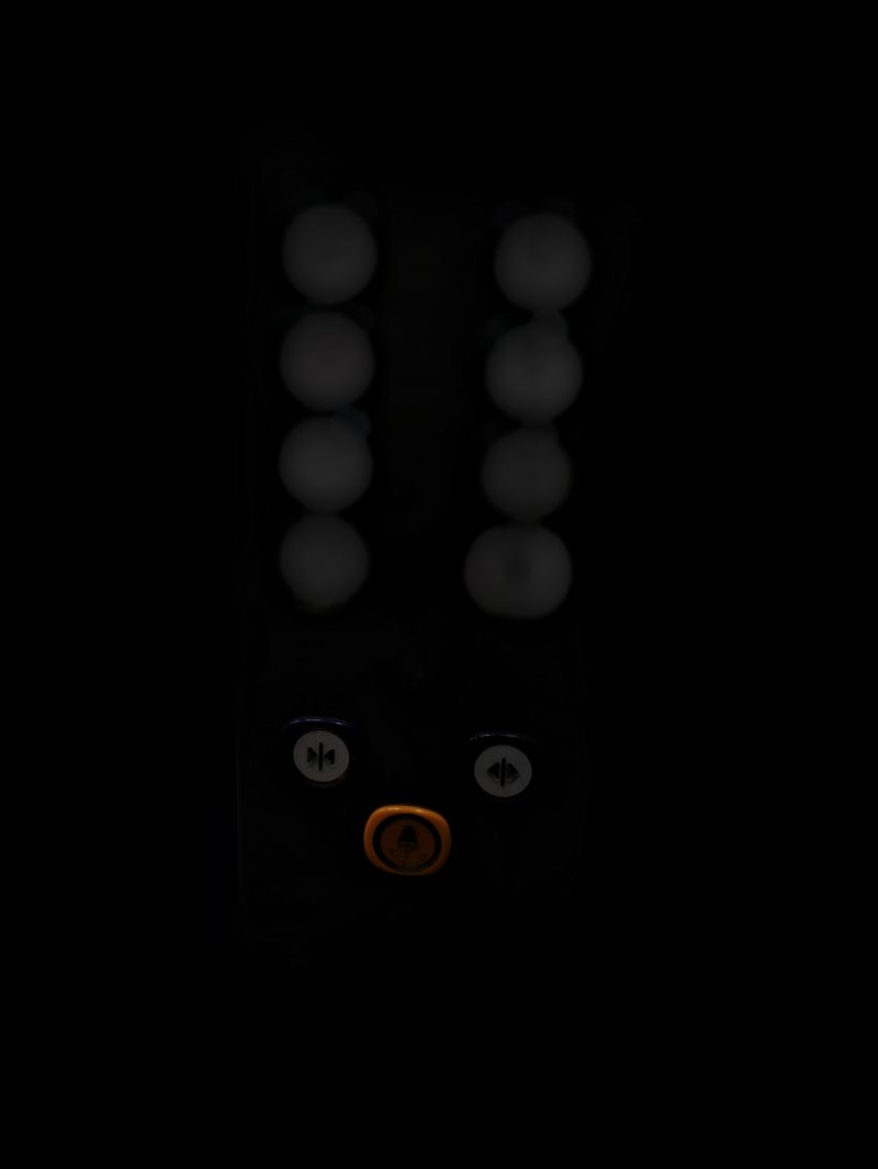 Un Pingüino en el Ascensor – Fotografía creativa móvil en Barakaldo | Ibarakaldo