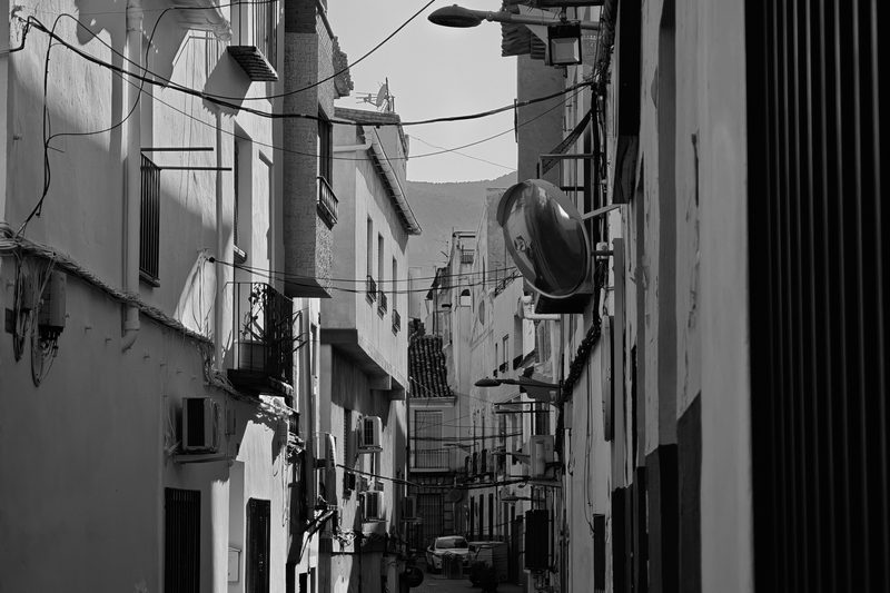 Calle en espera…  – Fotografía creativa móvil en Abaran | Ibarakaldo